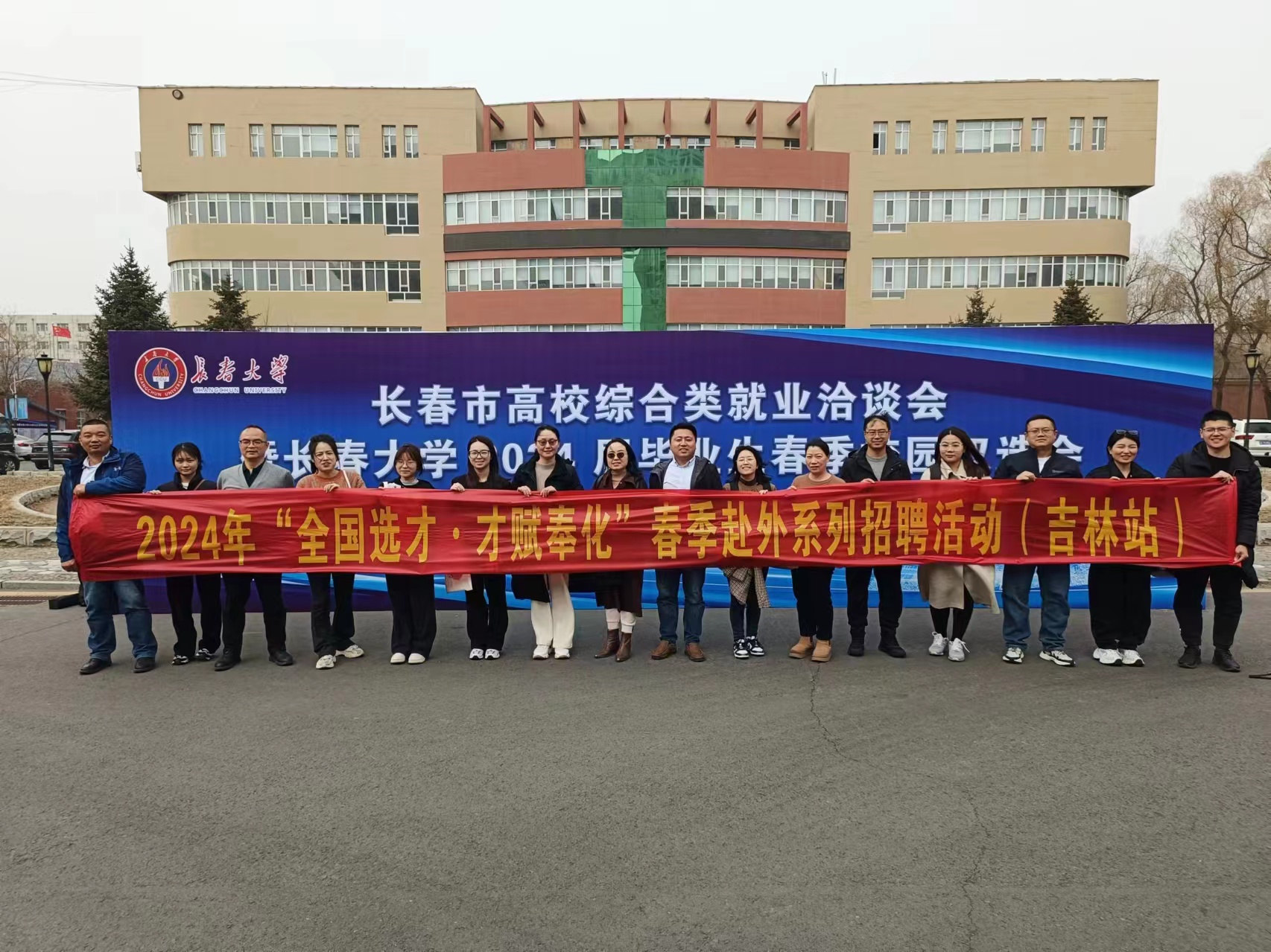 推出就業(yè)崗位2251個(gè)！區(qū)人力社保局組團(tuán)企業(yè)赴外招聘搶人才